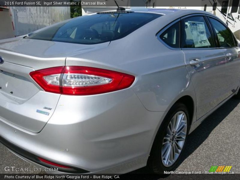 Ingot Silver Metallic / Charcoal Black 2016 Ford Fusion SE