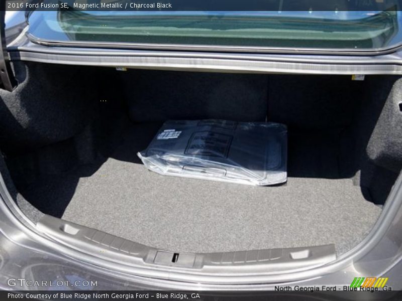 Magnetic Metallic / Charcoal Black 2016 Ford Fusion SE