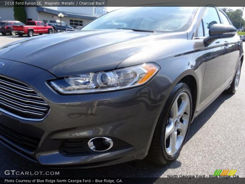 Magnetic Metallic / Charcoal Black 2016 Ford Fusion SE