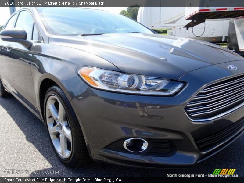 Magnetic Metallic / Charcoal Black 2016 Ford Fusion SE