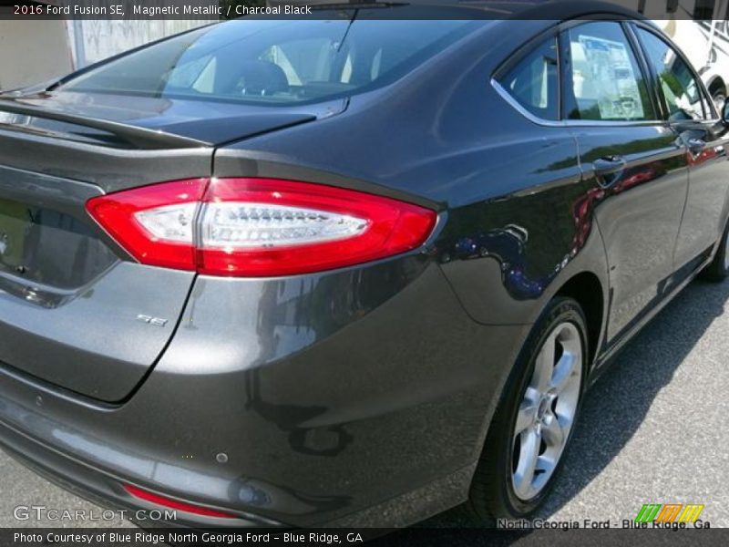 Magnetic Metallic / Charcoal Black 2016 Ford Fusion SE
