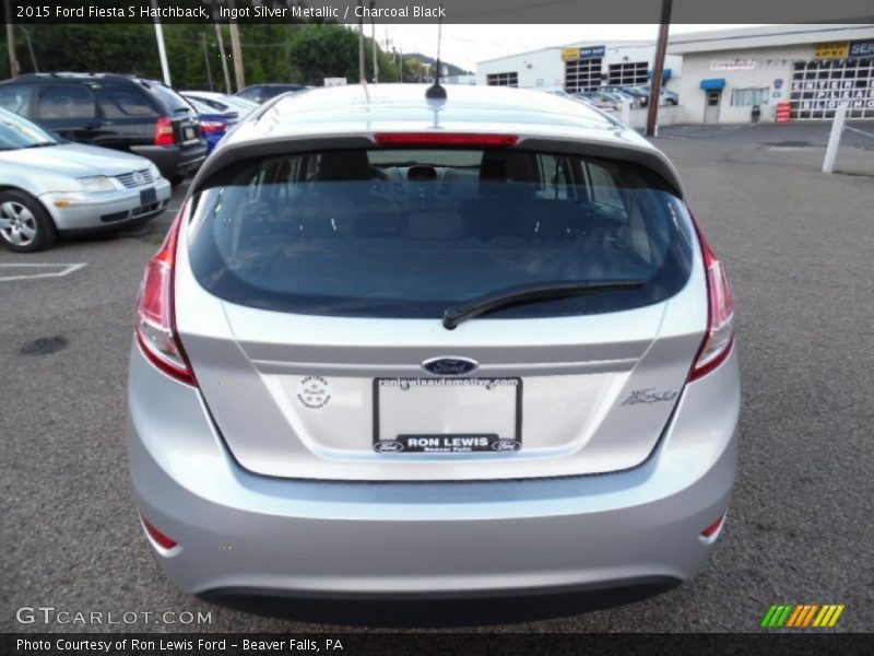 Ingot Silver Metallic / Charcoal Black 2015 Ford Fiesta S Hatchback