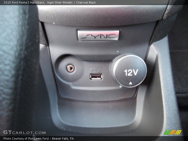 Ingot Silver Metallic / Charcoal Black 2015 Ford Fiesta S Hatchback