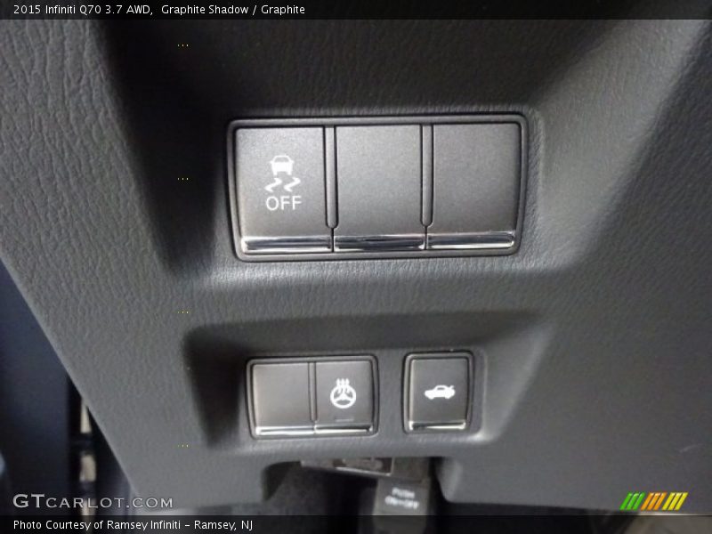 Controls of 2015 Q70 3.7 AWD