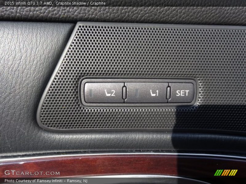 Controls of 2015 Q70 3.7 AWD