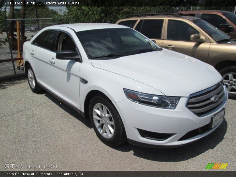 Oxford White / Dune 2015 Ford Taurus SE
