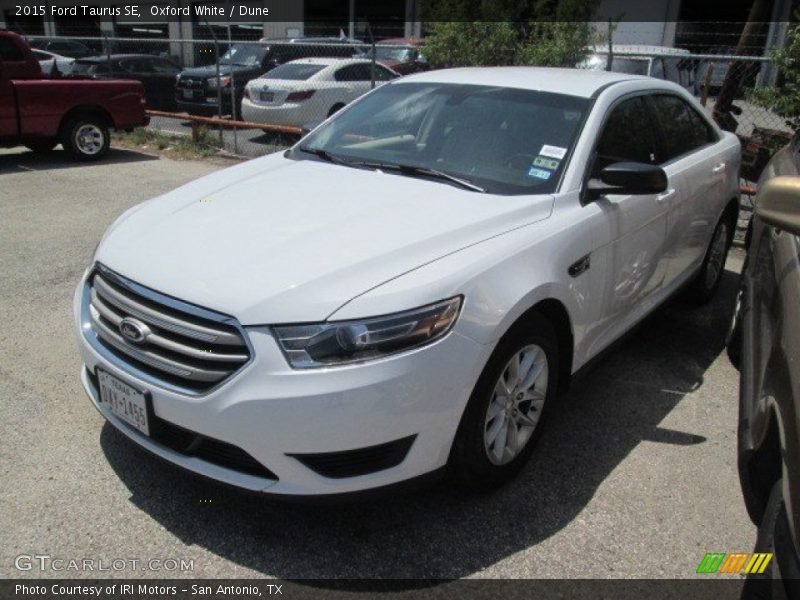 Oxford White / Dune 2015 Ford Taurus SE