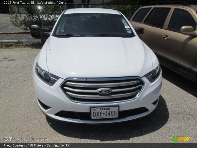 Oxford White / Dune 2015 Ford Taurus SE