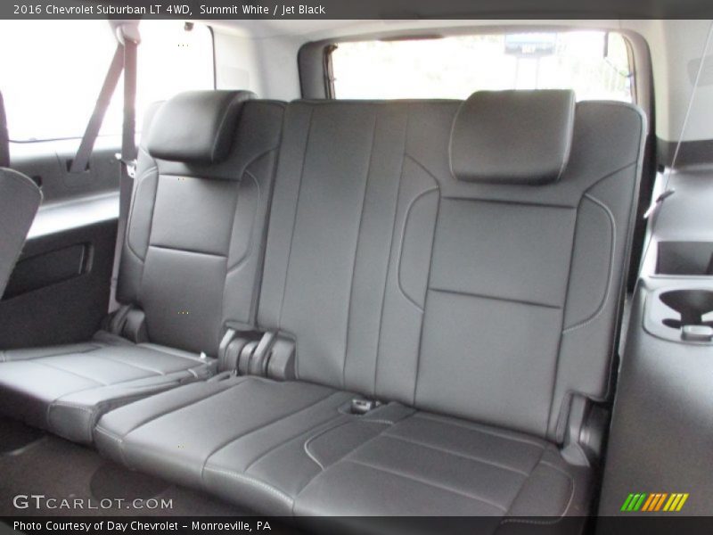 Summit White / Jet Black 2016 Chevrolet Suburban LT 4WD