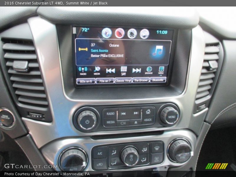 Summit White / Jet Black 2016 Chevrolet Suburban LT 4WD