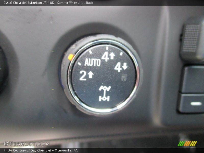 Summit White / Jet Black 2016 Chevrolet Suburban LT 4WD