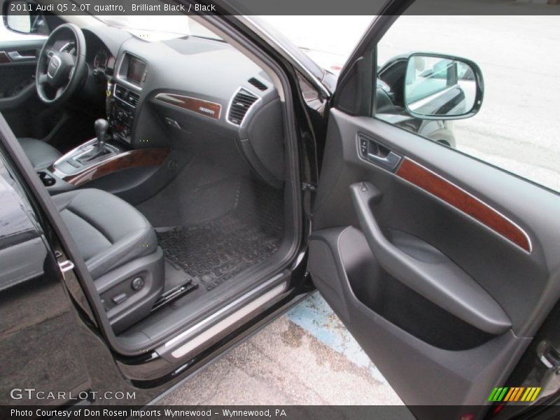 Brilliant Black / Black 2011 Audi Q5 2.0T quattro