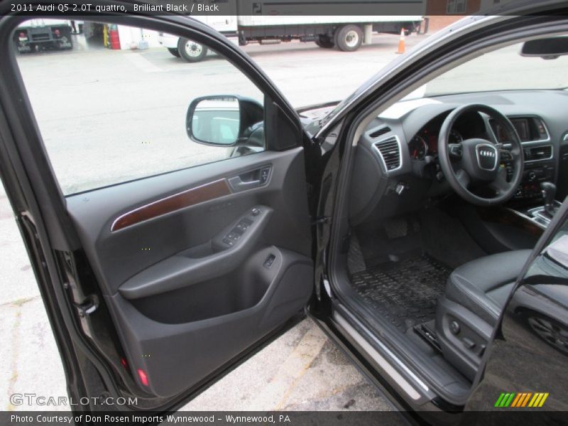 Brilliant Black / Black 2011 Audi Q5 2.0T quattro