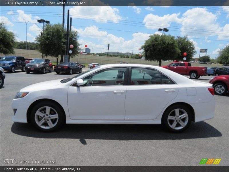 Super White / Black/Ash 2014 Toyota Camry SE