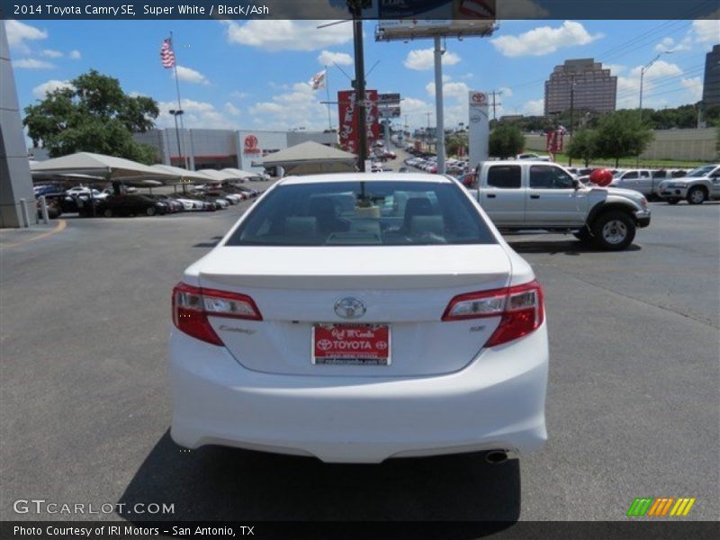 Super White / Black/Ash 2014 Toyota Camry SE