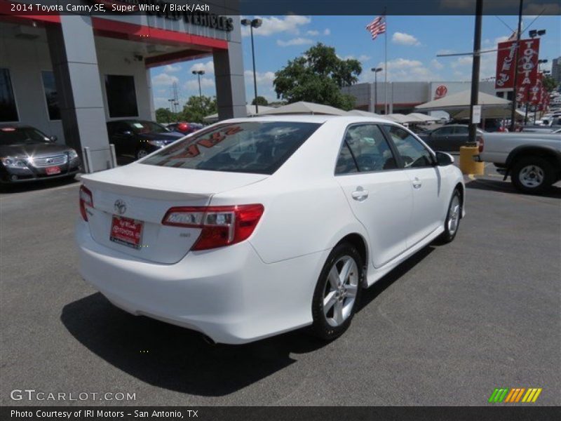 Super White / Black/Ash 2014 Toyota Camry SE