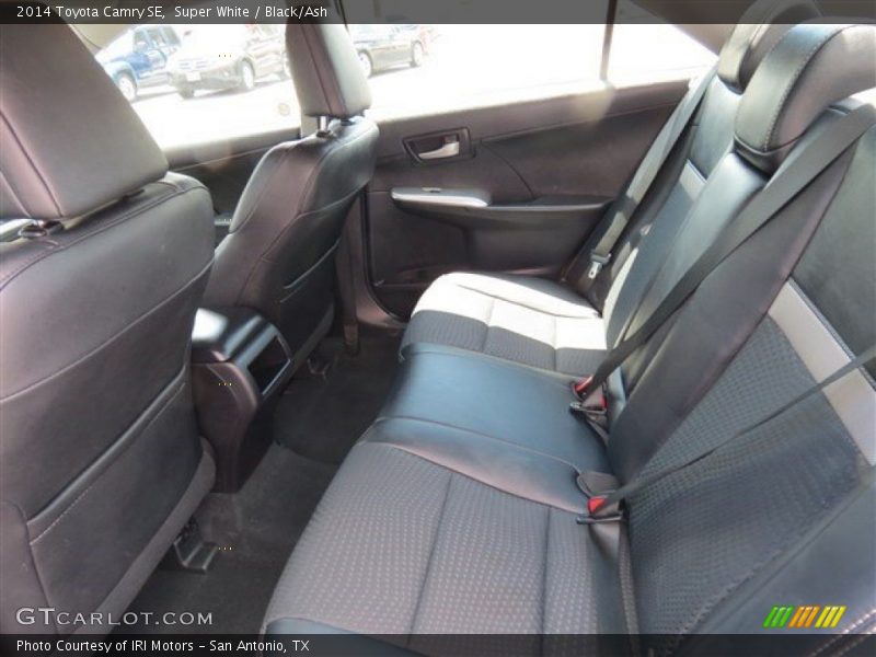 Super White / Black/Ash 2014 Toyota Camry SE
