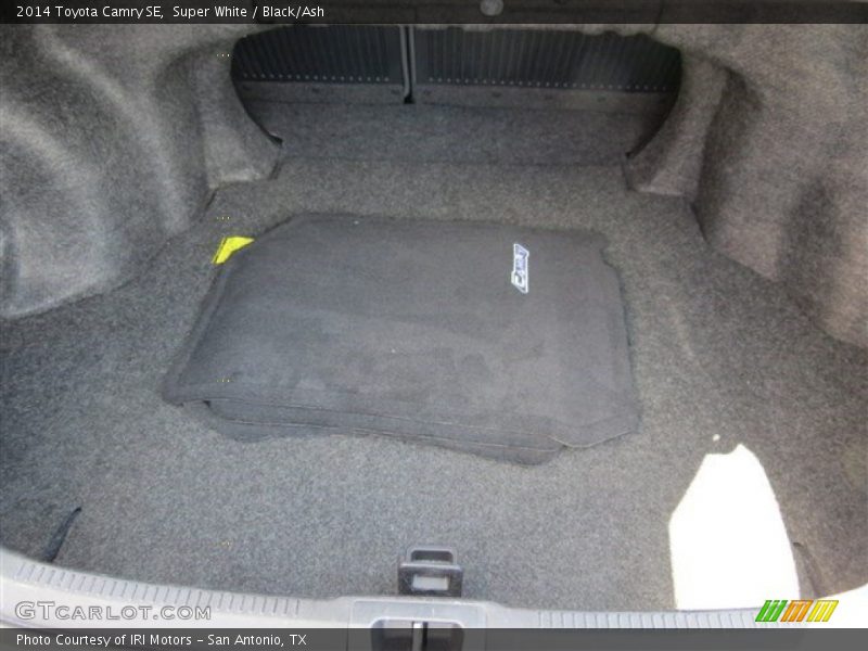 Super White / Black/Ash 2014 Toyota Camry SE