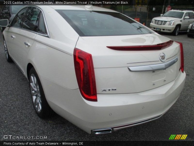 White Diamond Tricoat / Medium Titanium/Jet Black 2015 Cadillac XTS Premium Sedan