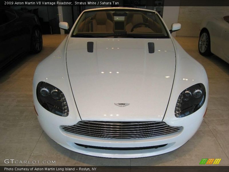 Stratus White / Sahara Tan 2009 Aston Martin V8 Vantage Roadster
