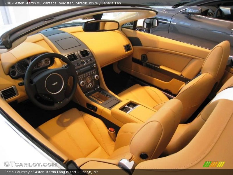 Stratus White / Sahara Tan 2009 Aston Martin V8 Vantage Roadster