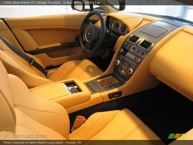 Stratus White / Sahara Tan 2009 Aston Martin V8 Vantage Roadster