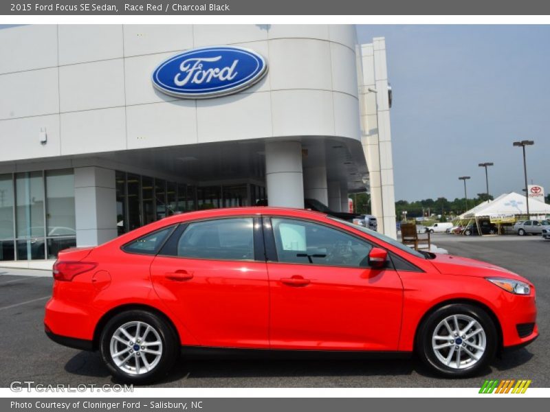 Race Red / Charcoal Black 2015 Ford Focus SE Sedan