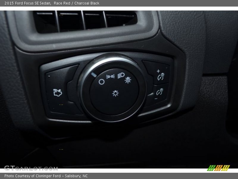 Race Red / Charcoal Black 2015 Ford Focus SE Sedan