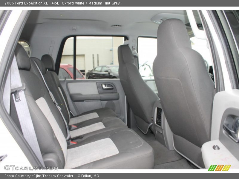 Oxford White / Medium Flint Grey 2006 Ford Expedition XLT 4x4