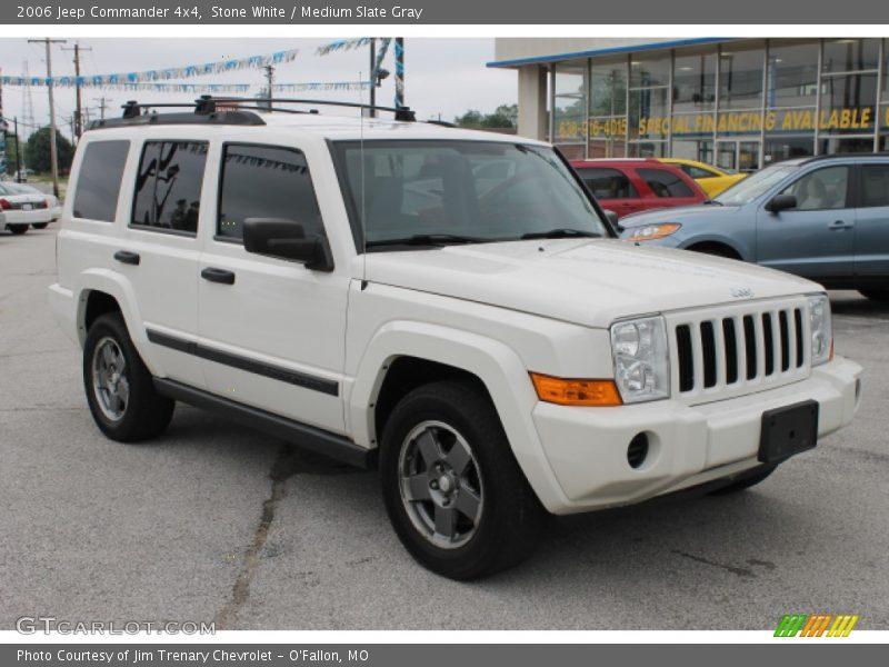Front 3/4 View of 2006 Commander 4x4