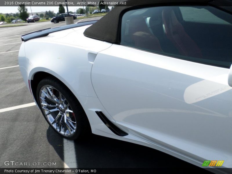 Arctic White / Adrenaline Red 2016 Chevrolet Corvette Z06 Convertible