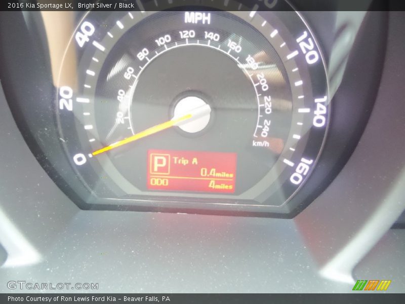 Bright Silver / Black 2016 Kia Sportage LX