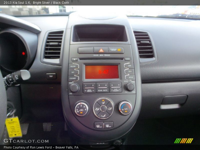 Bright Silver / Black Cloth 2013 Kia Soul 1.6