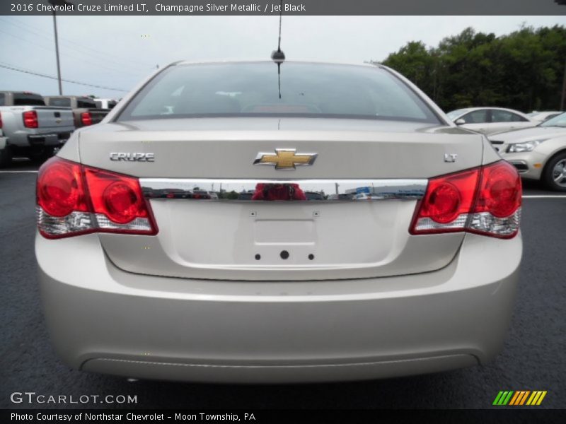 Champagne Silver Metallic / Jet Black 2016 Chevrolet Cruze Limited LT