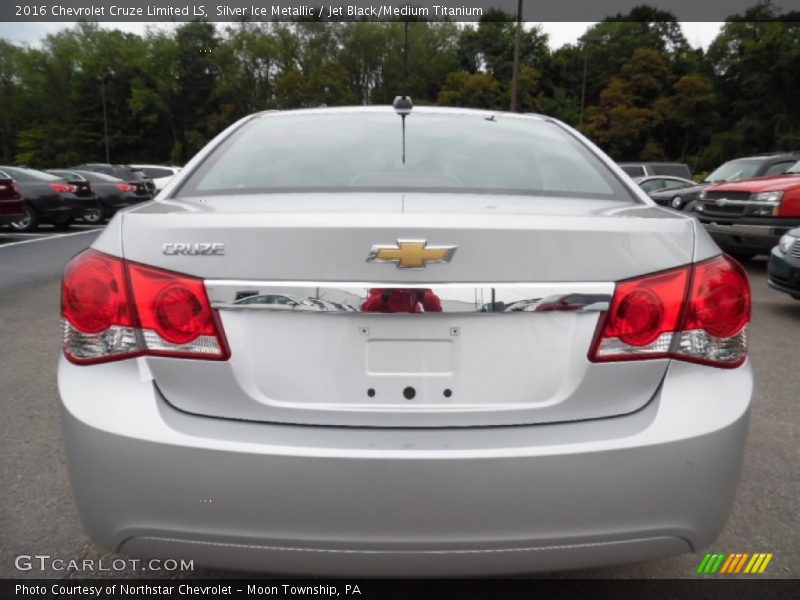 Silver Ice Metallic / Jet Black/Medium Titanium 2016 Chevrolet Cruze Limited LS