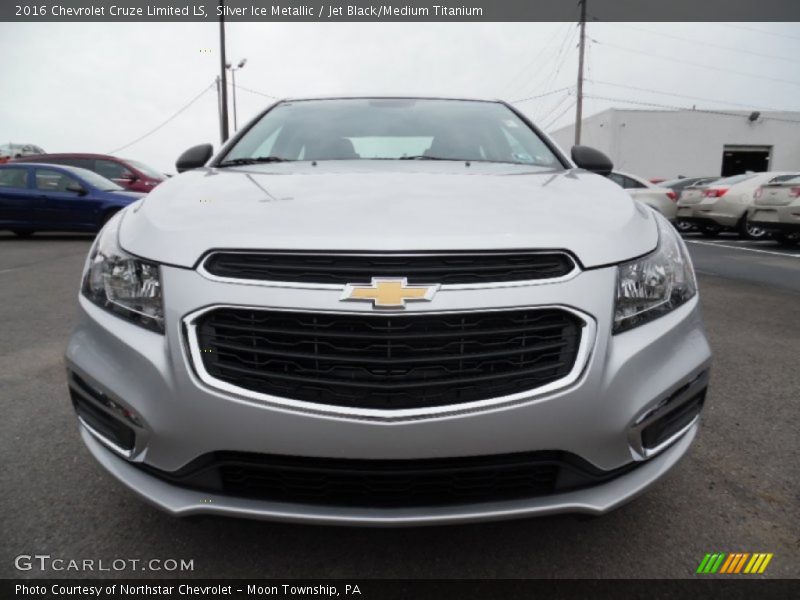 Silver Ice Metallic / Jet Black/Medium Titanium 2016 Chevrolet Cruze Limited LS