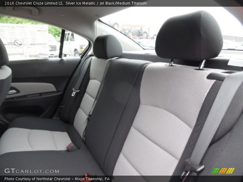 Silver Ice Metallic / Jet Black/Medium Titanium 2016 Chevrolet Cruze Limited LS