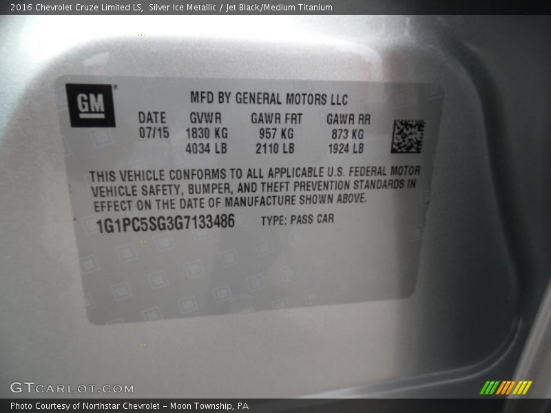 Silver Ice Metallic / Jet Black/Medium Titanium 2016 Chevrolet Cruze Limited LS