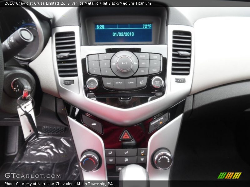 Silver Ice Metallic / Jet Black/Medium Titanium 2016 Chevrolet Cruze Limited LS