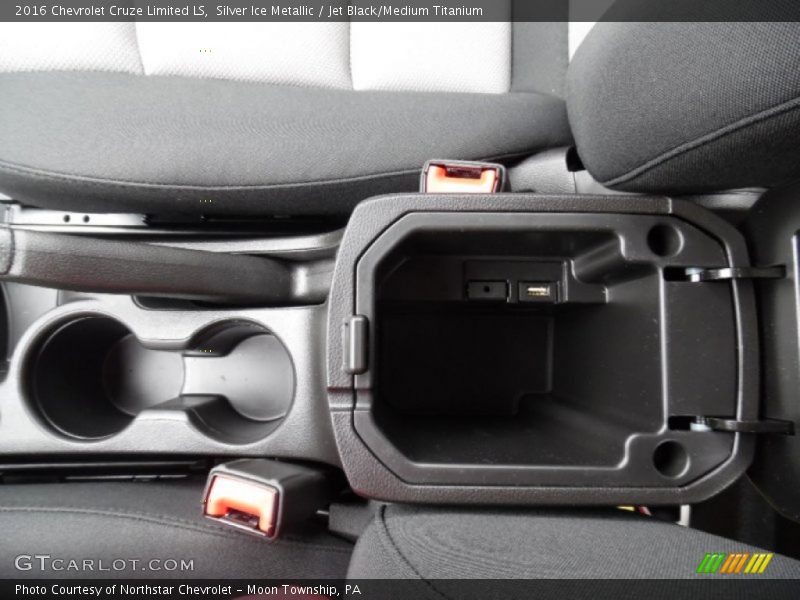 Silver Ice Metallic / Jet Black/Medium Titanium 2016 Chevrolet Cruze Limited LS