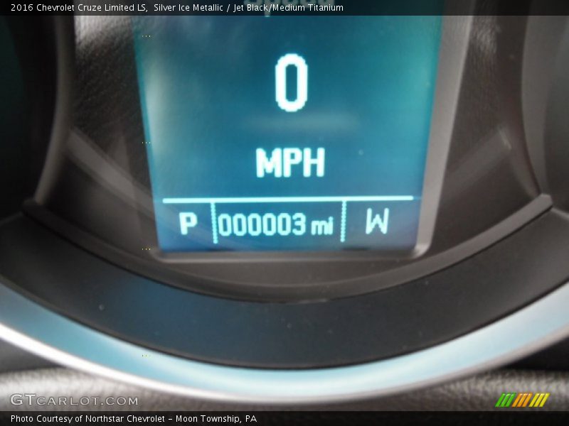 Silver Ice Metallic / Jet Black/Medium Titanium 2016 Chevrolet Cruze Limited LS