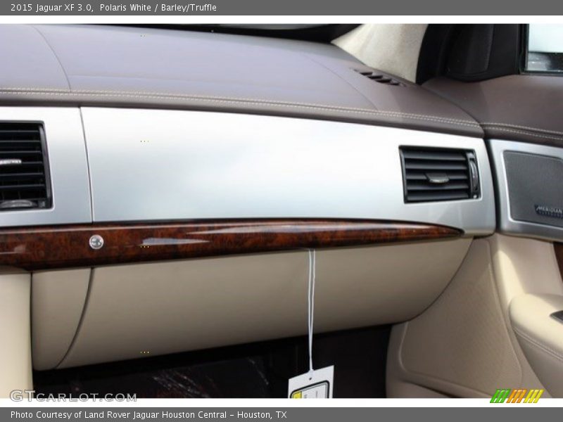 Polaris White / Barley/Truffle 2015 Jaguar XF 3.0