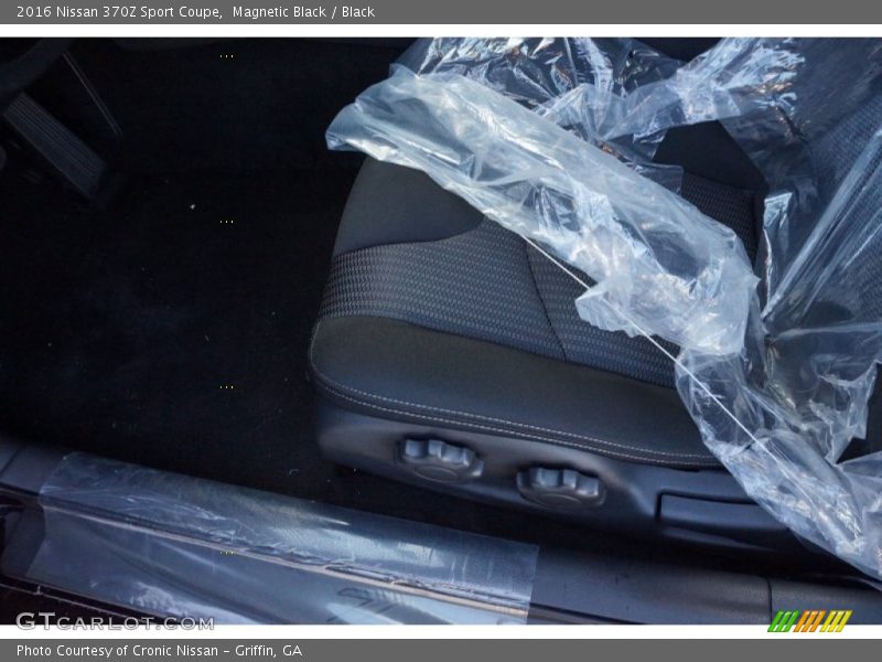 Magnetic Black / Black 2016 Nissan 370Z Sport Coupe