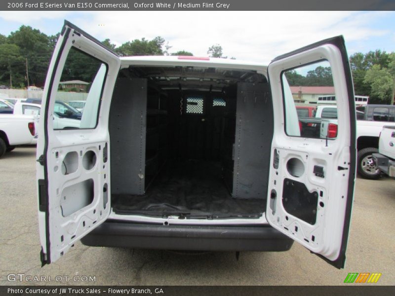 Oxford White / Medium Flint Grey 2006 Ford E Series Van E150 Commercial