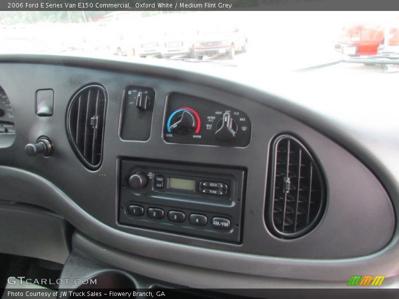 Oxford White / Medium Flint Grey 2006 Ford E Series Van E150 Commercial