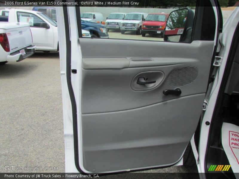 Oxford White / Medium Flint Grey 2006 Ford E Series Van E150 Commercial