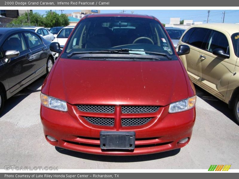 Inferno Red Pearlcoat / Camel 2000 Dodge Grand Caravan