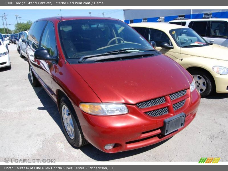Inferno Red Pearlcoat / Camel 2000 Dodge Grand Caravan