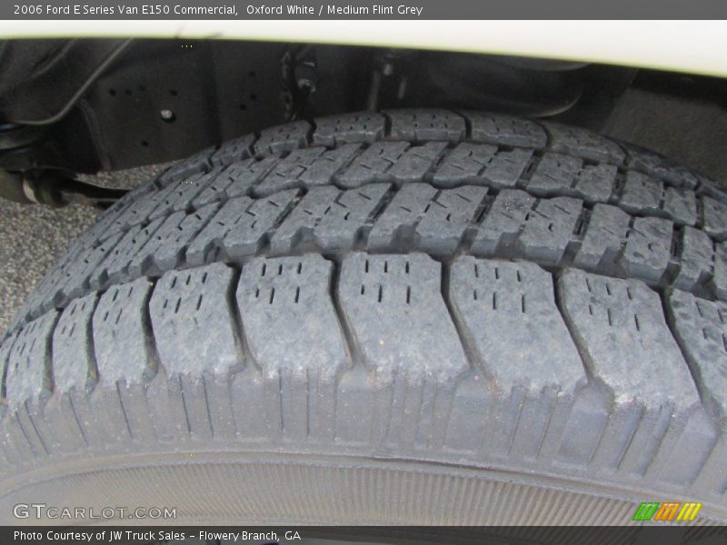Oxford White / Medium Flint Grey 2006 Ford E Series Van E150 Commercial
