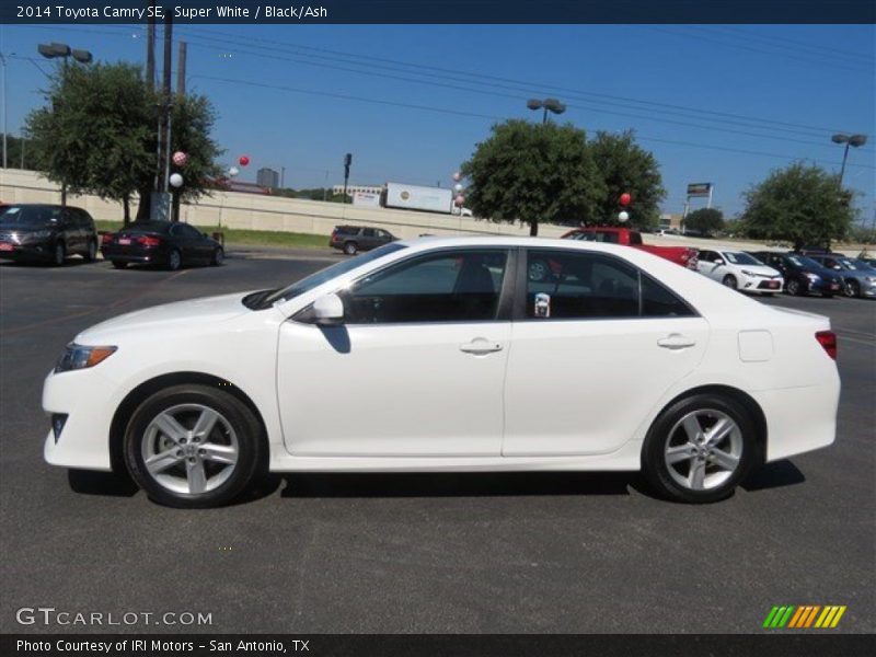 Super White / Black/Ash 2014 Toyota Camry SE